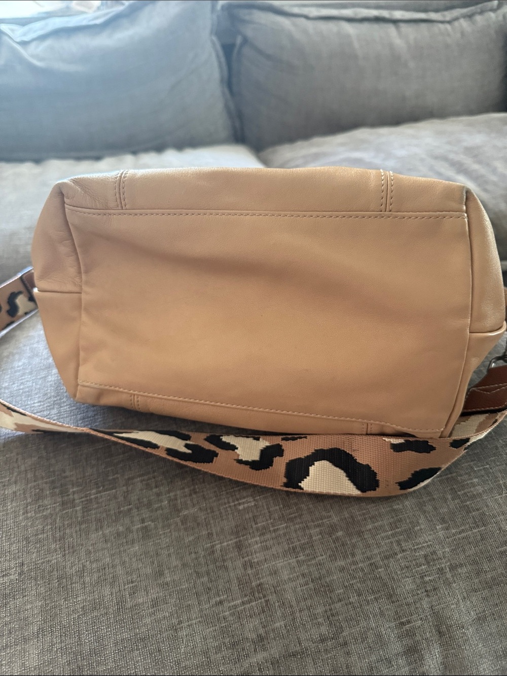 Longchamp Small Tan Leather Shoulder Bag - Picture 6 of 10